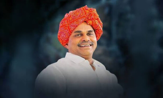 Supporters paying tribute to former Andhra Pradesh Chief Minister YS Rajasekhara Reddy on his birth anniversary.