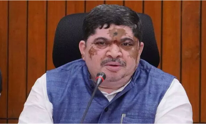 Telangana Minister Ponnam Prabhakar reacts to Dharmendra Pradhan's resignation, calling it a victory for students and democratic protests.
