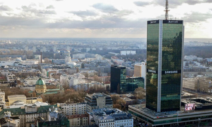 Samsung Electronics announces major job cuts and headquarters relocation in the United States.