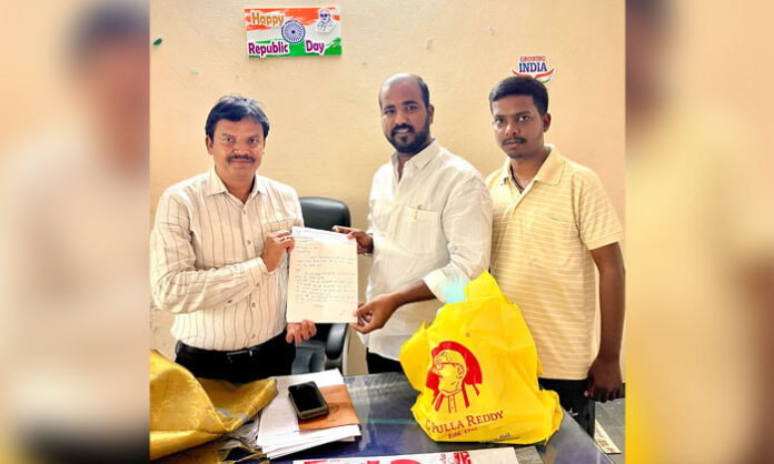 Members of the Telangana Tribal Federation during the election of the new Abdullapurmet Mandal committee.