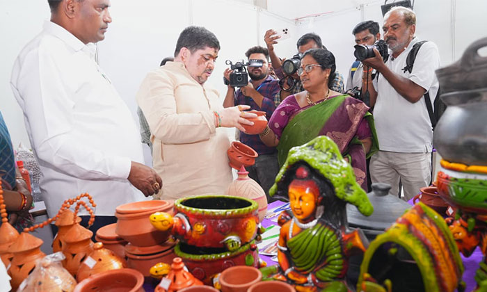 Handicrafts | కులవృత్తుల మేళాకు విశేష స్పందన.. 4 traditional crafts fair bonalu hyderabad hmda01