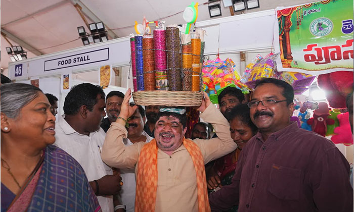 Handicrafts | కులవృత్తుల మేళాకు విశేష స్పందన.. 2 traditional crafts fair bonalu hyderabad hmda2