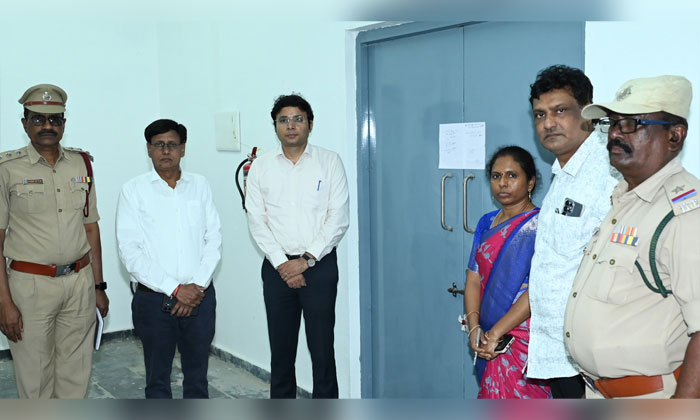 Inspection | ఈవీఎం గోదాం తనిఖీ చేసిన జిల్లా కలెక్టర్ భవేశ్ మిశ్రా. 2 Bhavesh Mishra inspects EVM warehouse3