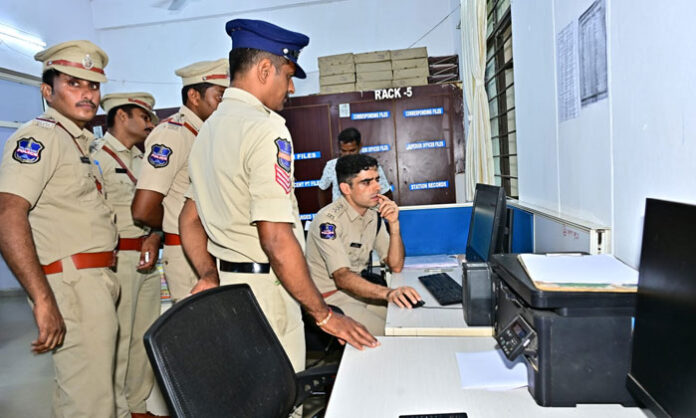 Eturunagaram ASP Manan Bhat conducts surprise inspection of Venkatapuram police station