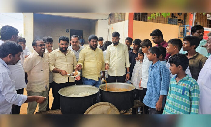 Students at Kadthal PM SHRI ZP Boys School reportedly receive burnt rice and watery dal