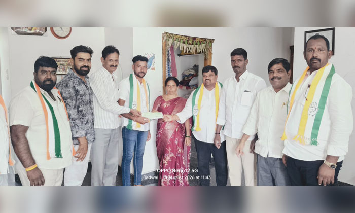 Kalyana Lakshmi Cheques Distributed in Tadwai6