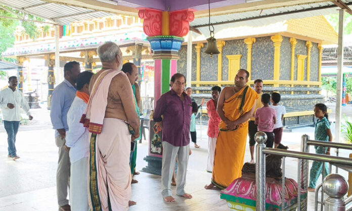 Police inspect the Mallanna Gutta Harihara Kshetram in Nirmal after a major theft of silver and gold ornaments.