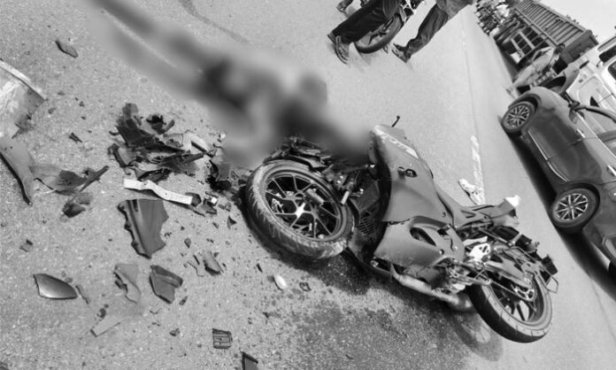 A young photographer lost his life in a road accident on NH-167 near Sitaramapuram village in Chilakuru mandal.