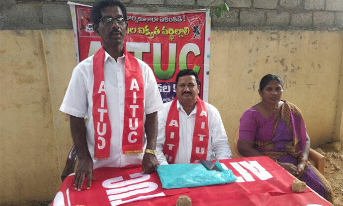 AITUC leaders and Mid-day Meal Workers demand a ₹10,000 salary, timely bill payments, insurance coverage, and better facilities during a meeting at Mathampally.