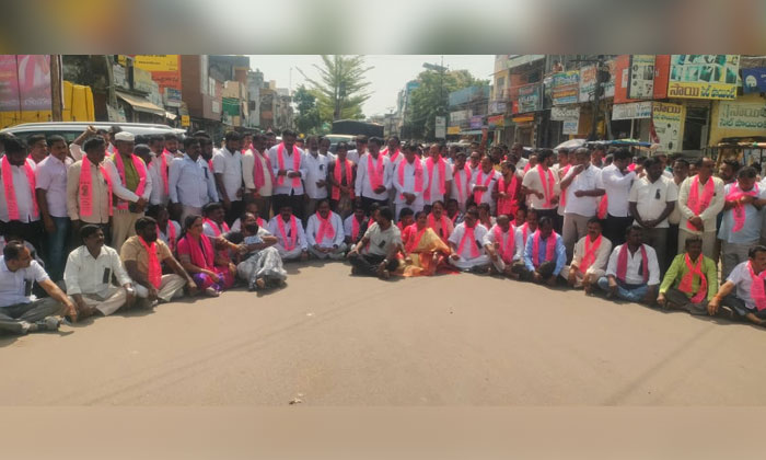Narsampet TRS leaders arrested2