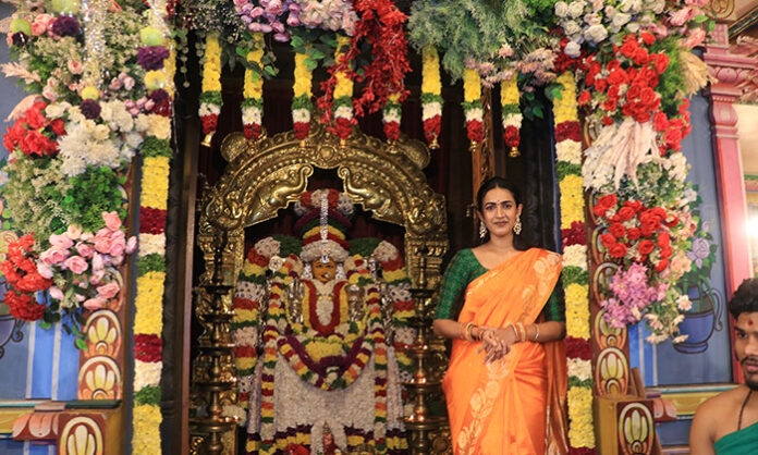 Actress and producer Niharika Konidela offers Bangaru Bonam and performs special prayers at Sri Mahankaleshwara Temple in Hyderabad.