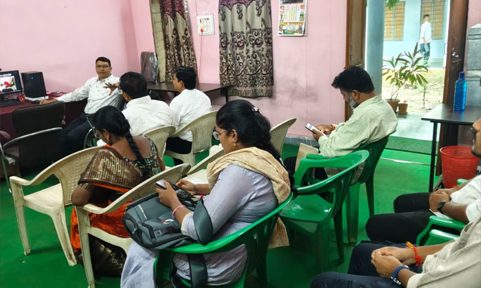 Officials skip Praja Vani program1
