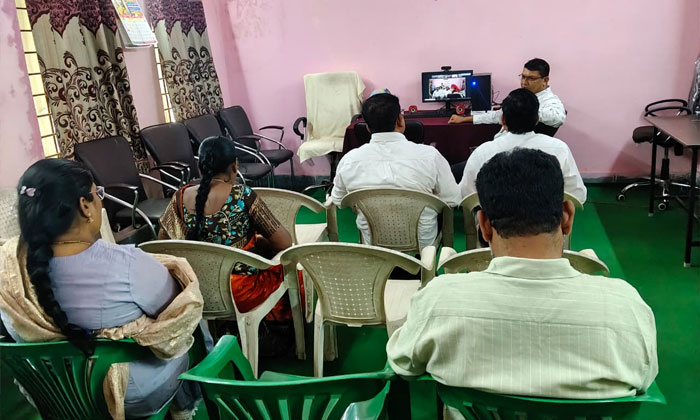Officials skip Praja Vani program2
