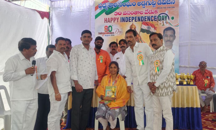 Meritorious Padmashali students receive cash prizes and awards for excellence in 10th-grade examinations