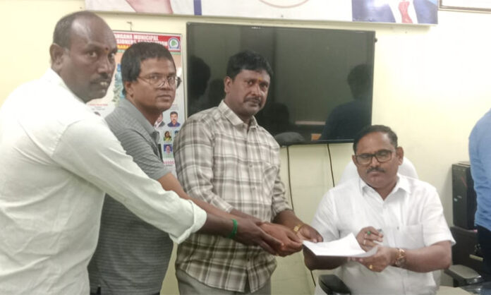 Pasumamula residents submit representation over burst drinking water pipeline and water shortage