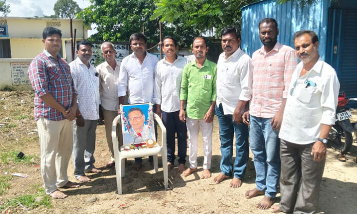 Members of the Viswakarma Association pay floral tributes to Professor Jayashankar during his birth anniversary celebrations in Tadwai.