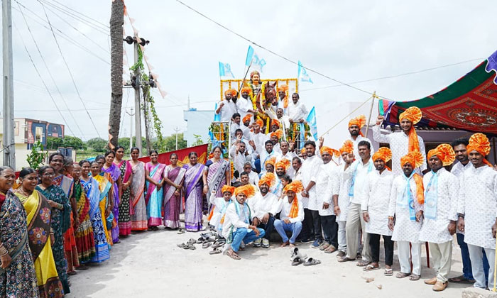 Sarvai Papanna Goud Statue Unveiling