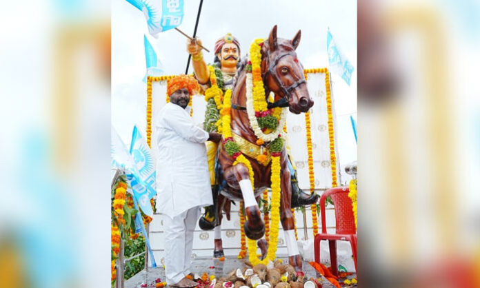 Statue of Sardar Sarvai Papanna Goud unveiled at Ravichedu village