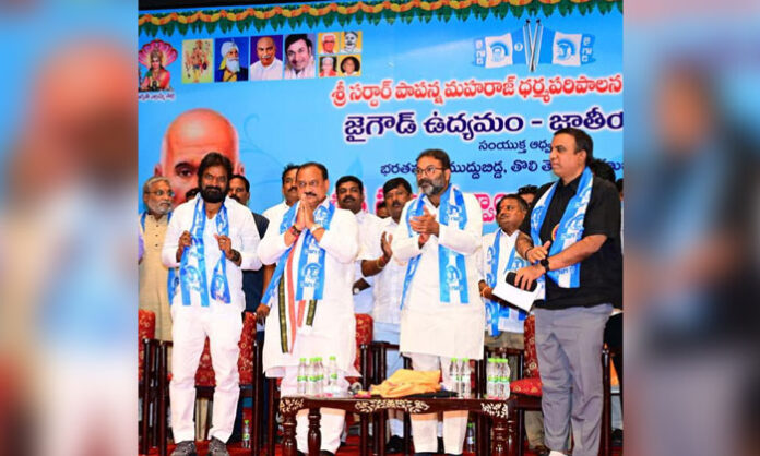 TPCC President Mahesh Kumar Goud pays tribute to Sardar Sarvai Papanna Goud