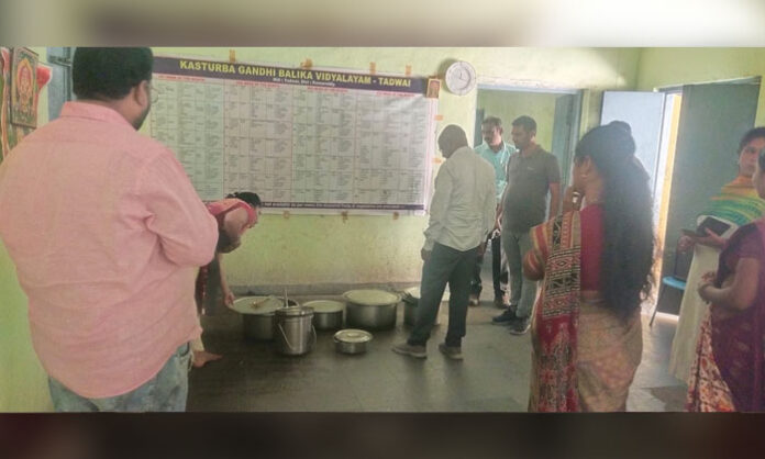 Tadwai Special Officer Raghupathi inspects Kasturba School and reviews student meals and facilities