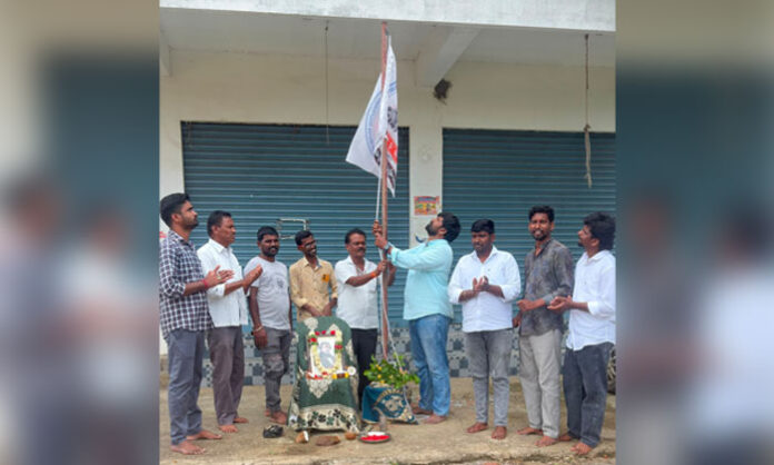 Photographers celebrate World Photography Day at Tadwai Mandal headquarters