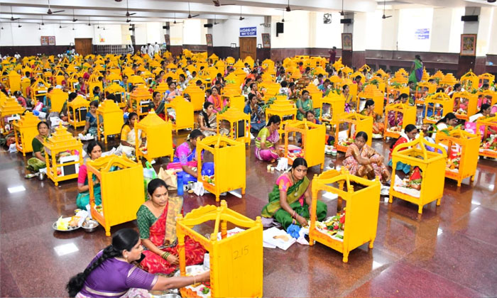 Yadagirigutta Mass Varalakshmi Vrata