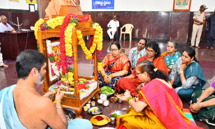 Women participate in mass Varalakshmi Vrata at Yadagirigutta Lakshminarasimhaswamy Temple