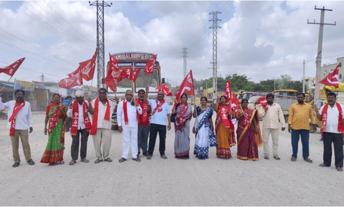 CPI leaders protest demanding immediate completion of delayed road works in Jawaharnagar