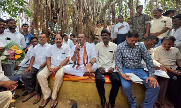 Minister Komatireddy Venkat Reddy addresses a public gathering while speaking about the SLBC tunnel project in Nalgonda.