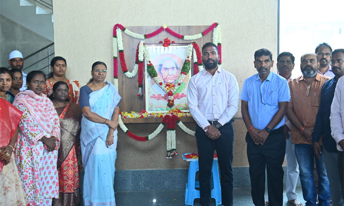 Chakali Ailamma Death Anniversary Tribute2