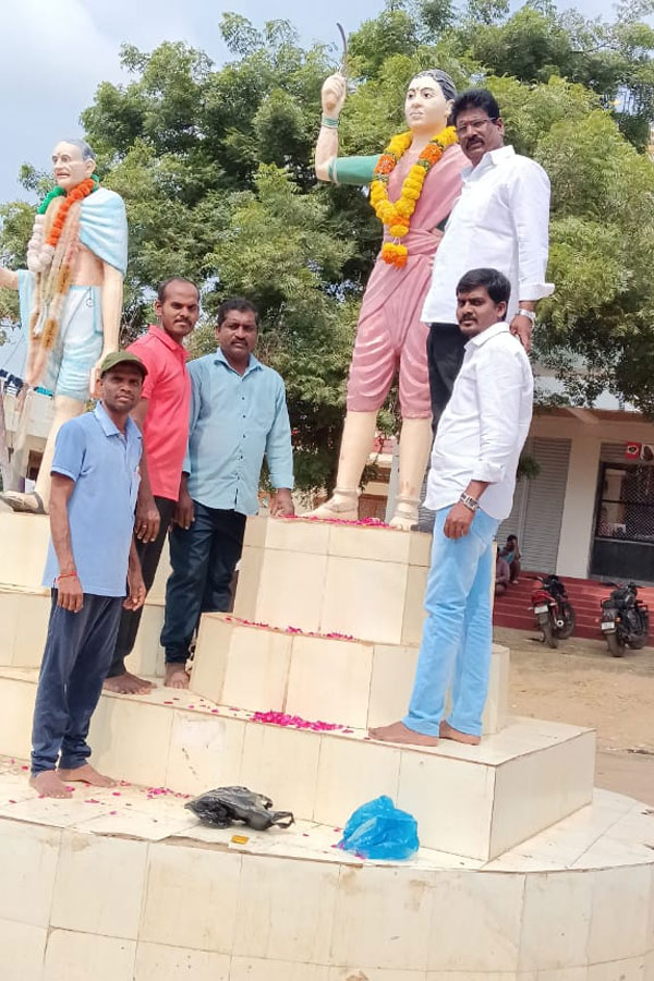 Chakali Ailamma Death Anniversary Tributes