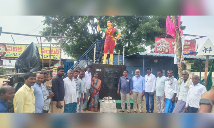 Rajaka Sangham members pay tributes to Chakali Ailamma on her death anniversary