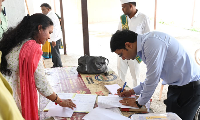 District Collector Bhavesh Mishra EVM Inspection1