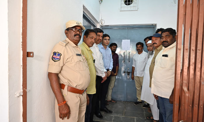 District Collector Bhavesh Mishra EVM Inspection2