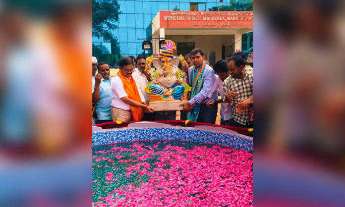 Ninth-day Vinayaka immersion ceremony held at the artificial pond in Jadcherla Municipality premises