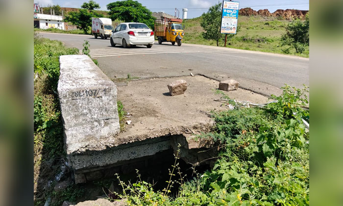 Kamareddy Yellareddy road culvert danger6