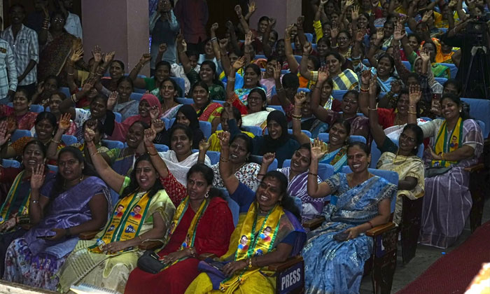 Kavitha Criticizes Revanth Reddy Over Employee Issues2