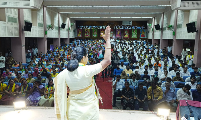 Kavitha Criticizes Revanth Reddy Over Employee Issues3