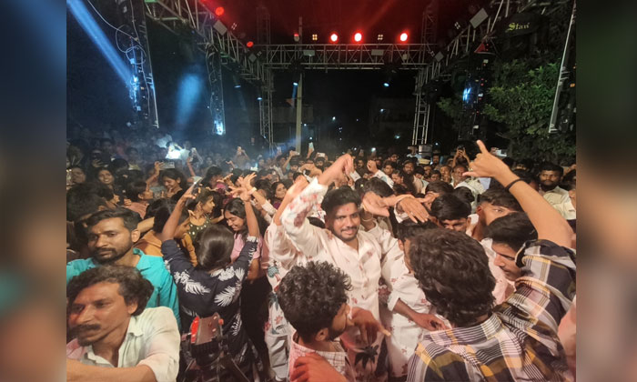 Nimajjanam Celebrations | పాటలతో అల్లరించిన మధుప్రియ.. శేరిగూడలో సందడి.. 1 Madhupriya Sheriguda Ganesh Nimajjanam Celebrations