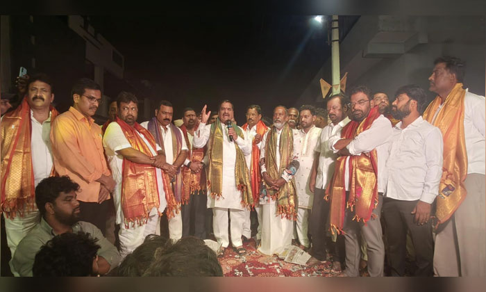 Nimajjanam Celebrations | పాటలతో అల్లరించిన మధుప్రియ.. శేరిగూడలో సందడి.. 2 Madhupriya Sheriguda Ganesh Nimajjanam Celebrations1