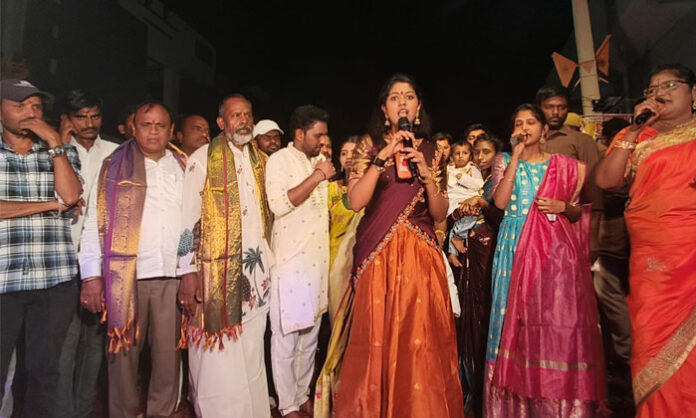 Singer Madhupriya performs during the Kanthamaheshwara Youth Ganesh Nimajjanam celebrations in Sheriguda, attended by MLA Malreddy Ranga Reddy.