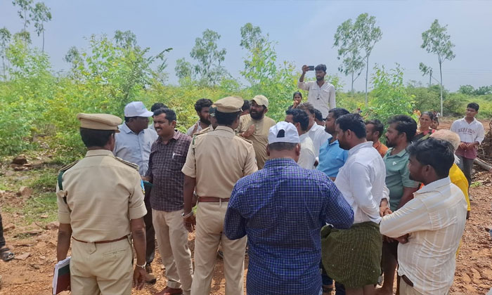 Mattampally | అటవీ భూములపై హైడ్రామా 1 Mattampally Forest Land Dispute and Vigilance Inspections