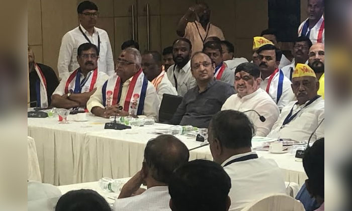 Ponnam Prabhakar Demands Nationwide OBC Census.jpg3