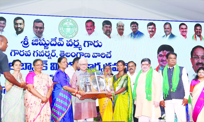 Ponnam Prabhakar Steel Bank Plastic Free Husnabad2