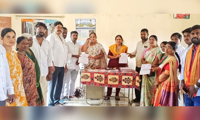 Officials scrutinize objections and applications during SIR voter list hearing in Kadthal
