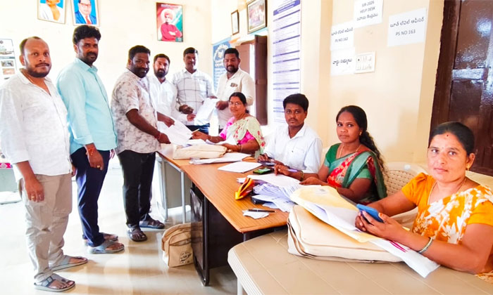 SIR voter list hearing in Kadthal2 1