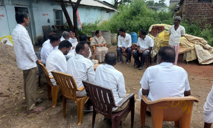 Narsapur MLA Sunitha Laxma Reddy pays tributes to Khajabi Begum, mother of BRS leader Syed Hussain