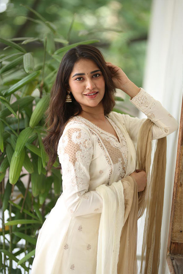 Tatvam Heroine Dashvika K Shares Her Debut Experience Ahead of October 2 Release 4