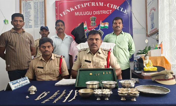 Venkatapuram police solve house theft case and seize gold and silver ornaments