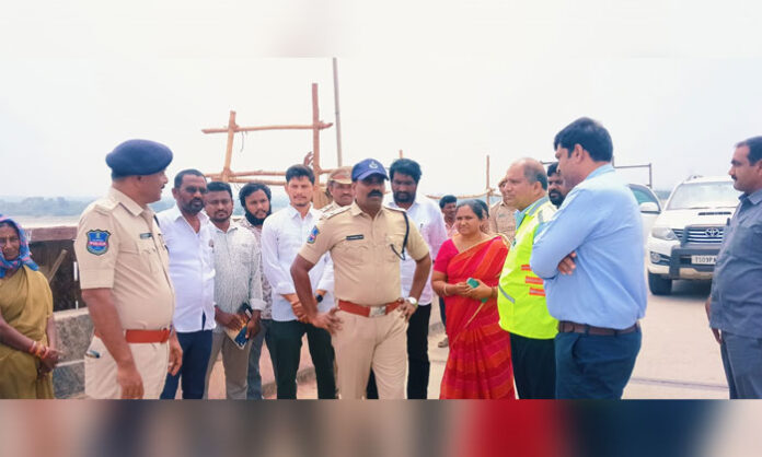 Suryapet SP K. Narasimha inspects Vinayaka immersion security arrangements at Mattapalli ghat